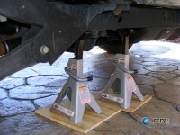 position_jack_stands_jeep_wrangler_coil_suspension_lift.JPG