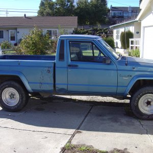 1987_Jeep_Comanche_rt