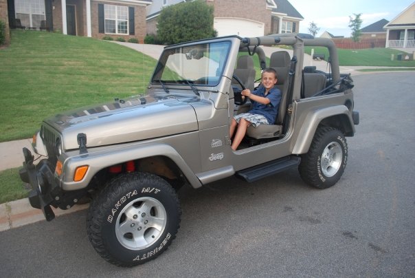 Silly kid...can't even reach the pedals.